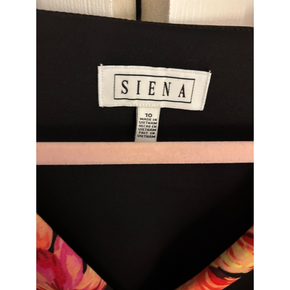 Siena Floral Wrap Dress – Size 10 – Elegant & Sexy with Self-Tie Belt - Picture 4 of 10